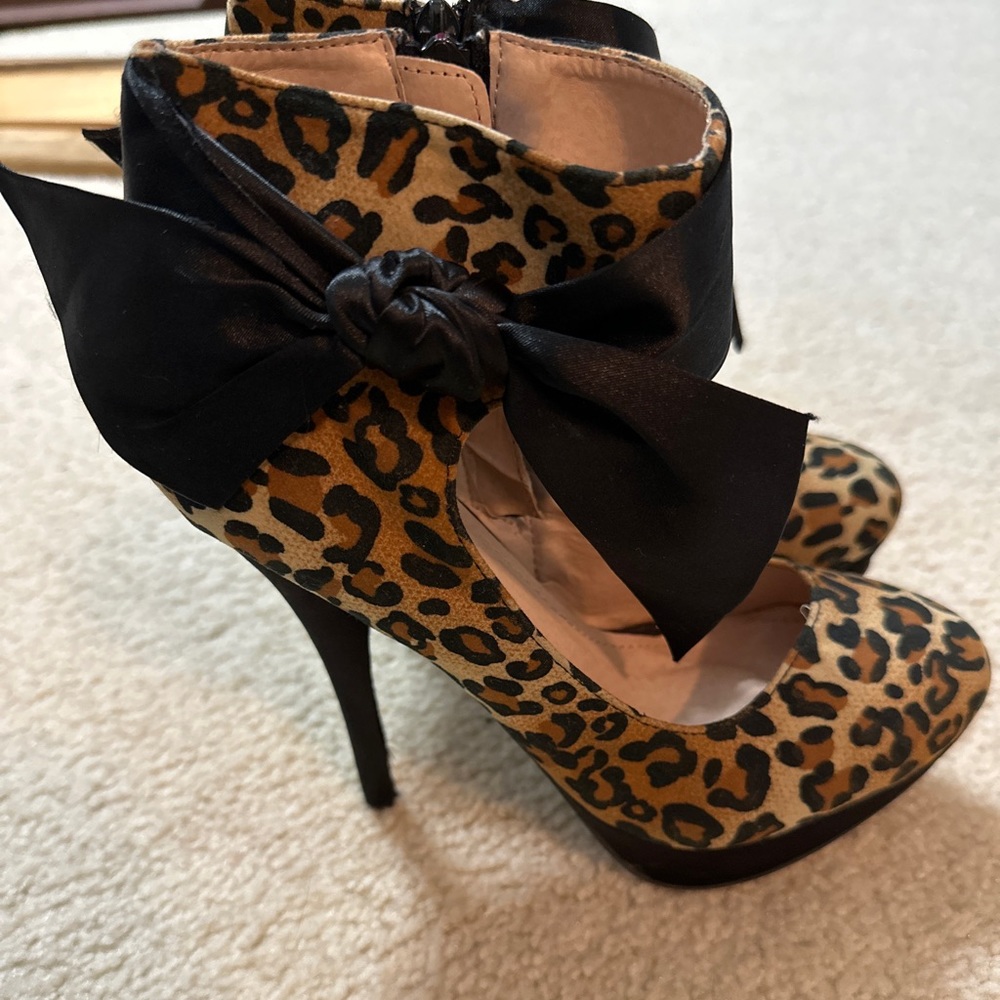 Leopard heels with big black bow